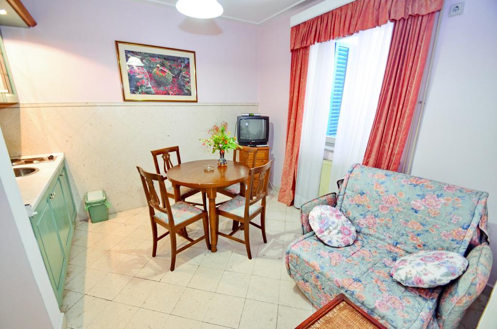 Villa Velzon Guesthouse Budva Room photo